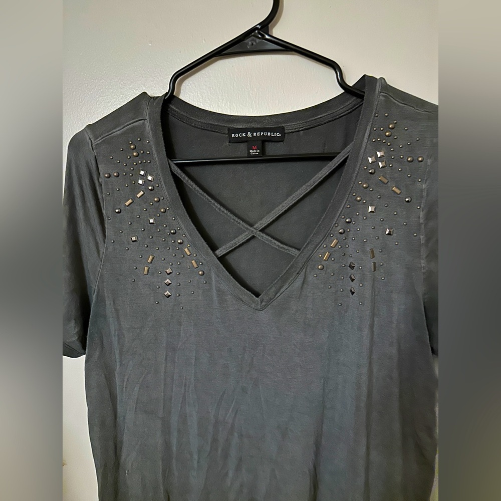 Rock & Republic Dark Gray Studded Tee Size Large